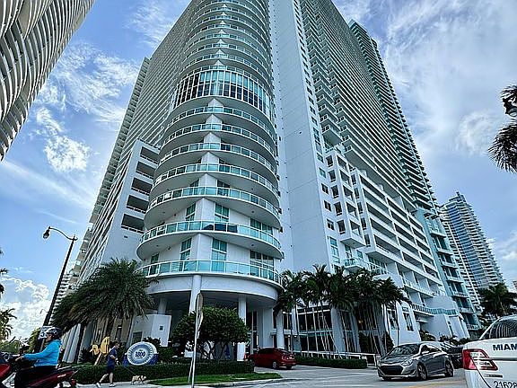 2nd image of 1800 N Bayshore Dr APT 914