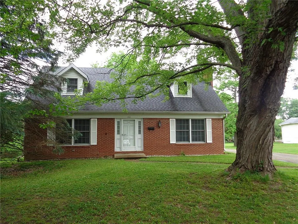 216 W High St photo 1