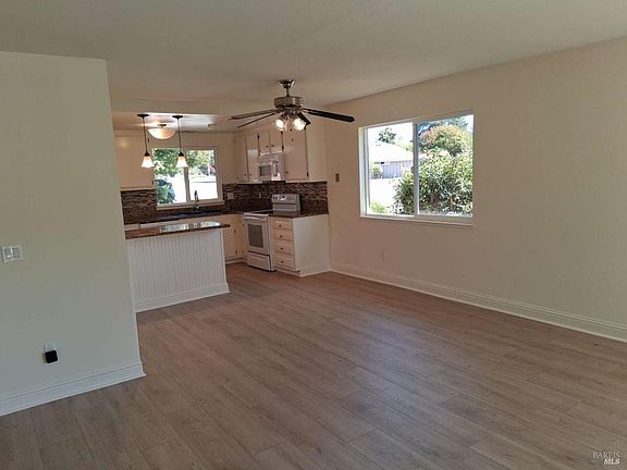 4th image of 221 White Oak Dr