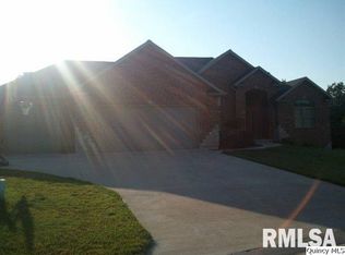 6612 N Stone Ridge Dr, Quincy, IL 62305