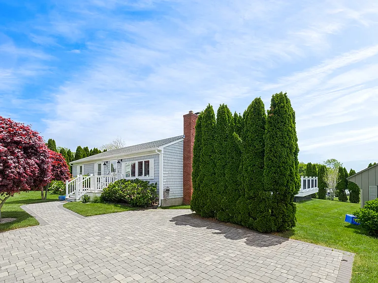 35 Willow Ave — Photo 8