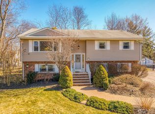 7 Vincent Ct, East Brunswick, NJ 08816
