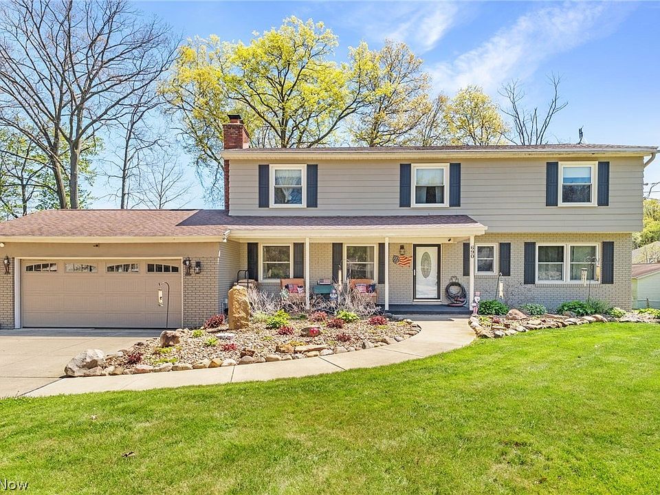 1st image of 690 Deerwood Dr