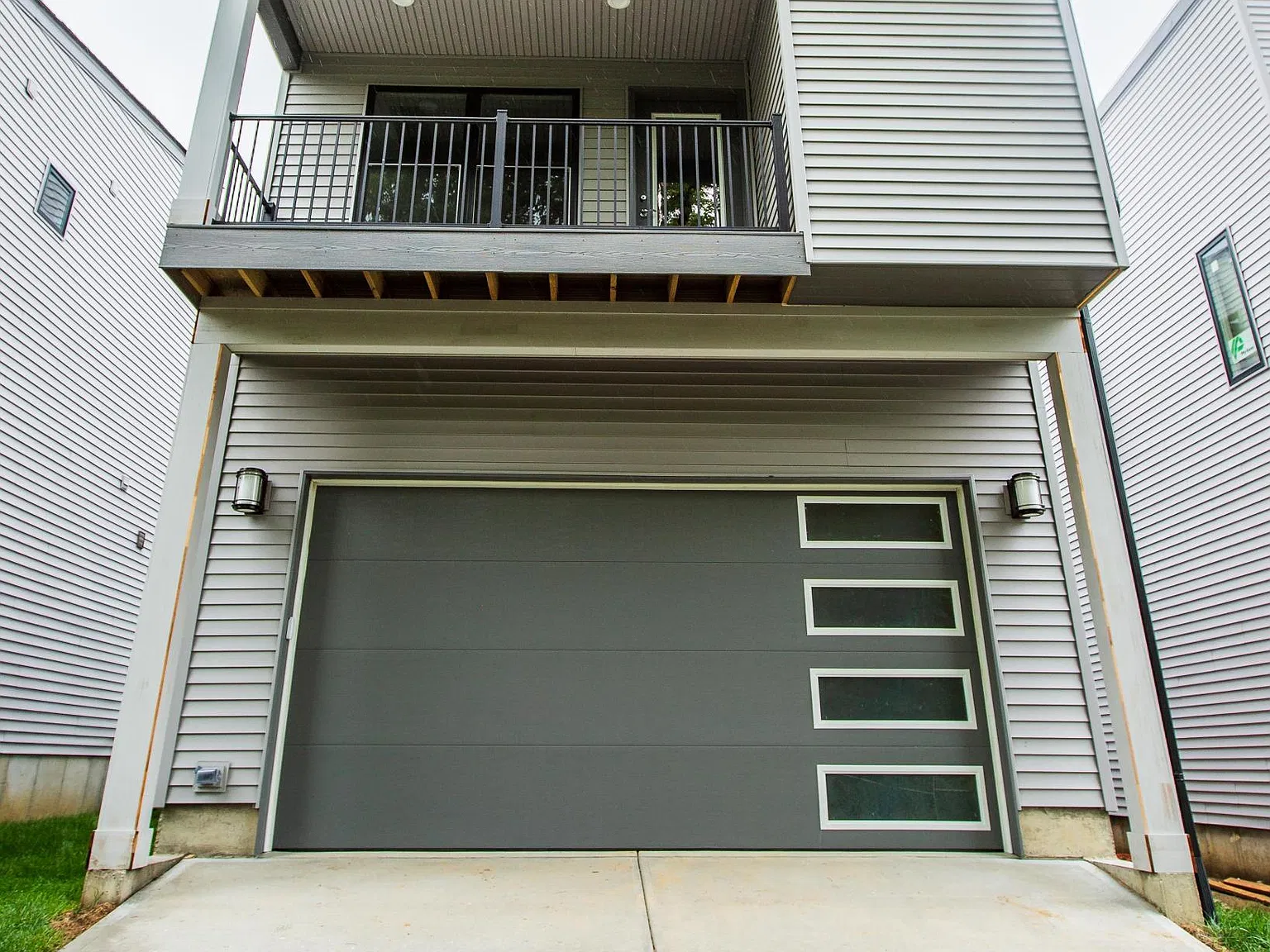 3 bed, 3.5 bath, 2797 sqft, $3,800 — Photo 2