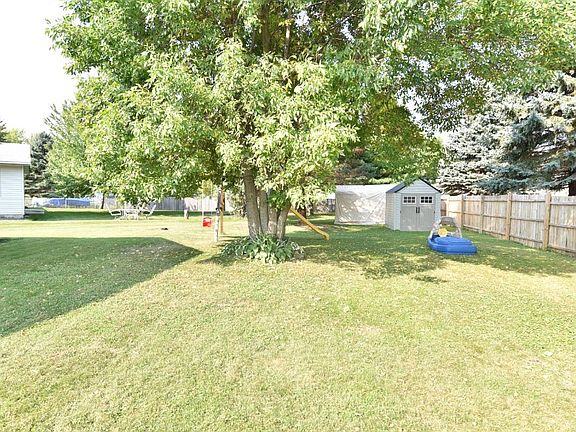 5th image of 1347 Carriage Hills Dr S
