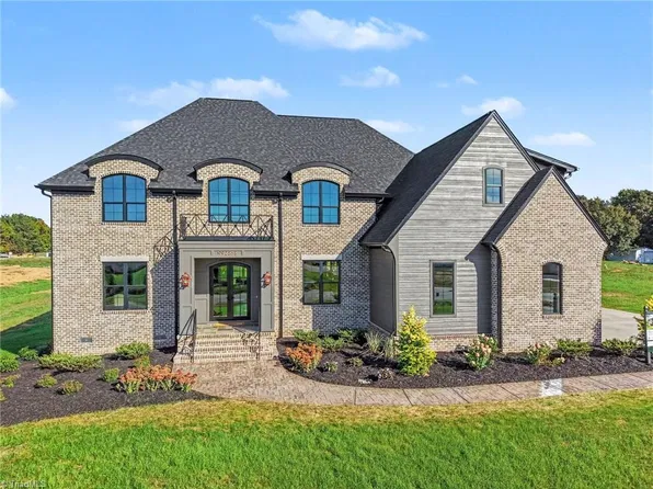 7645 Braelands Dr, Summerfield, NC 27358