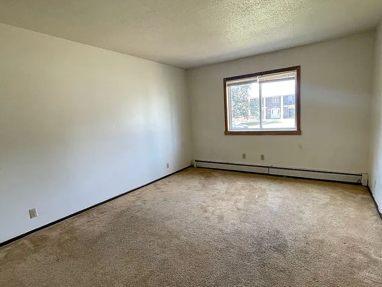791 Russell Rd — Photo 4
