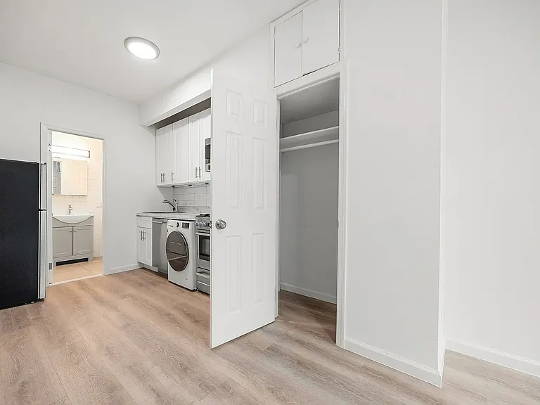 1586 1st Ave #3D — Photo 6
