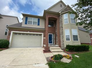 27147 Victoria Rd, Novi, MI 48374