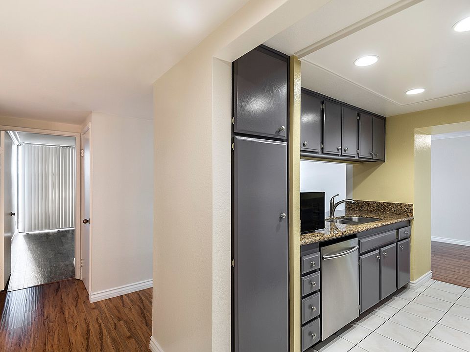 1st image of 600 W 9th St #211A