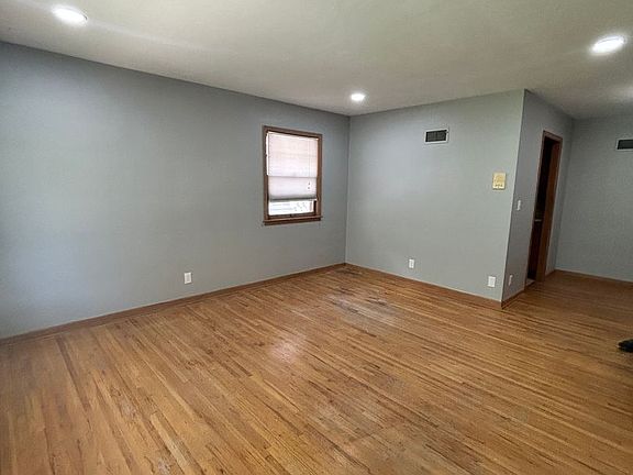 2nd image of 1711 D St Unit 6