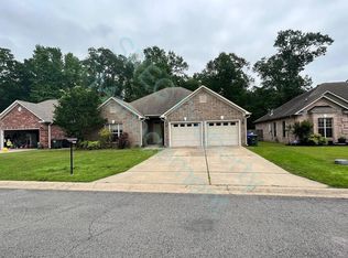 1060 Champions Dr, Conway, AR 72034