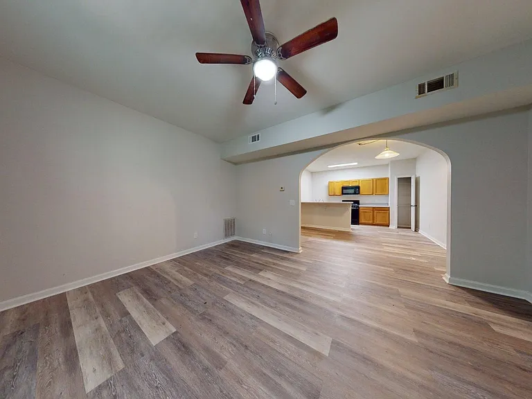 500-502 Greentree Ter — Photo 9