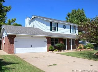 305 W 47th St, Sand Springs, OK 74063