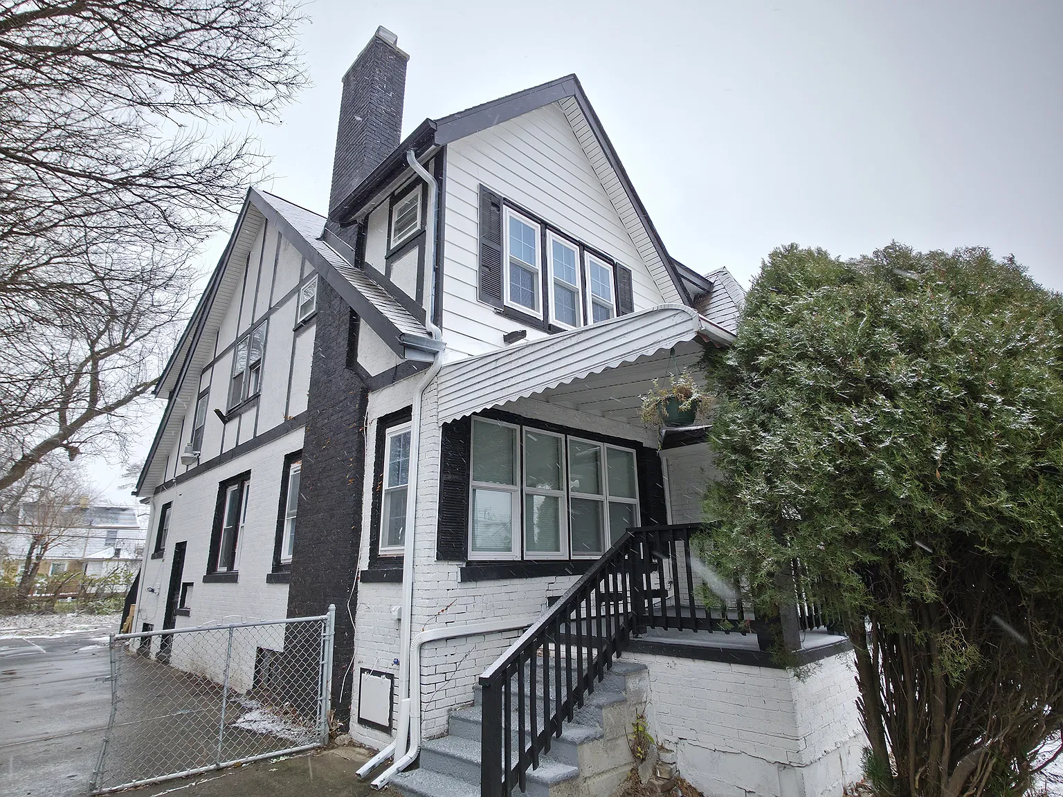 5 bed, 2163 sqft, $1,950 — Photo 3