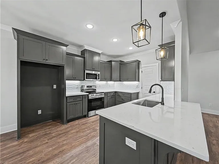 24 Cromarty Dr — Photo 2