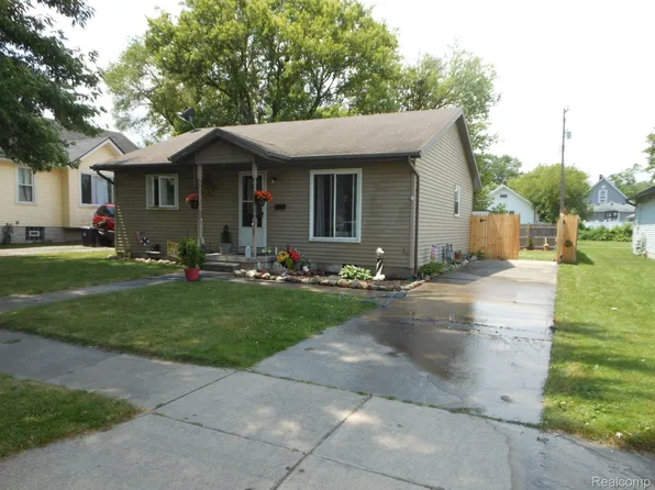 1909 21st St, Port Huron, MI 48060