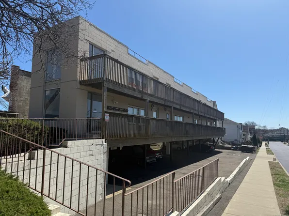 8 Wardwell Street APT 5, Stamford, CT 06902