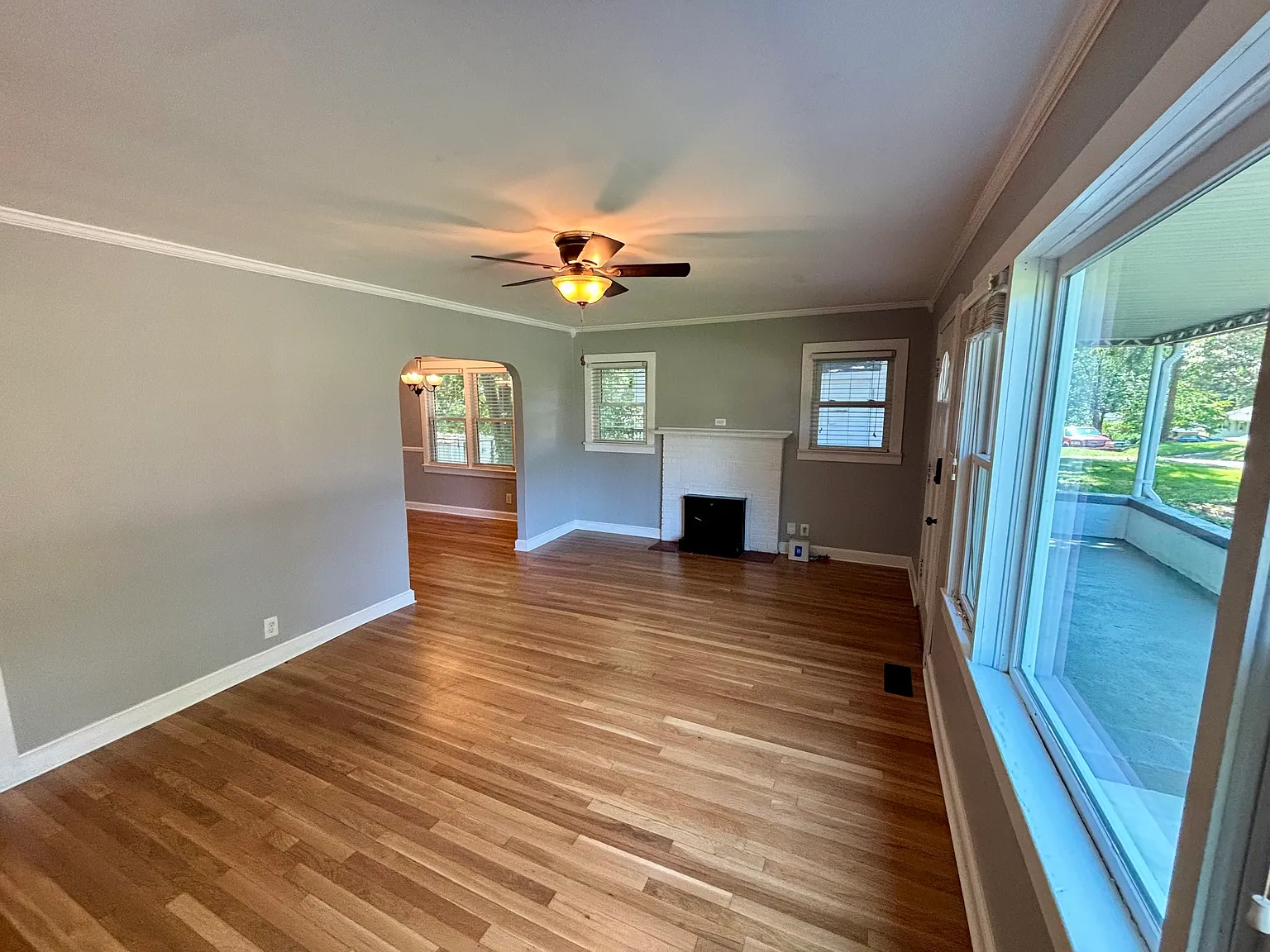 230 Hampton Ave — Photo 4