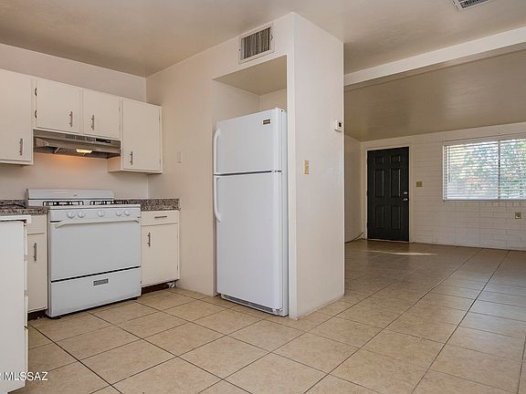 3rd image of 5021 S Cherry Ave
