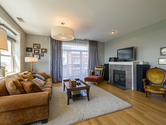 3rd image of 2310 W Saint Paul Ave APT 604
