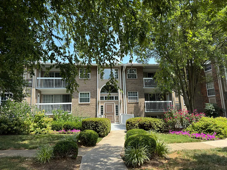 1931 Wilson Ln #301 — Photo 1