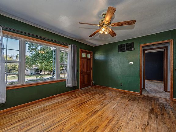 5th image of 711 N Van Buren Ave