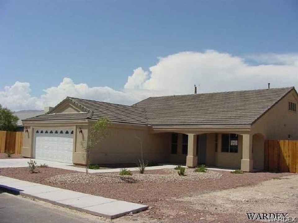 1st image of 703 Lilac Ln