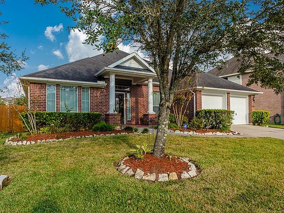 This corner lot is large and the wide driveway leading to the double car garage offers plenty of off street parking for homeowners and guests. Less than 2 miles away from Harmony School of Excellence and two Harmony Schools of Science.