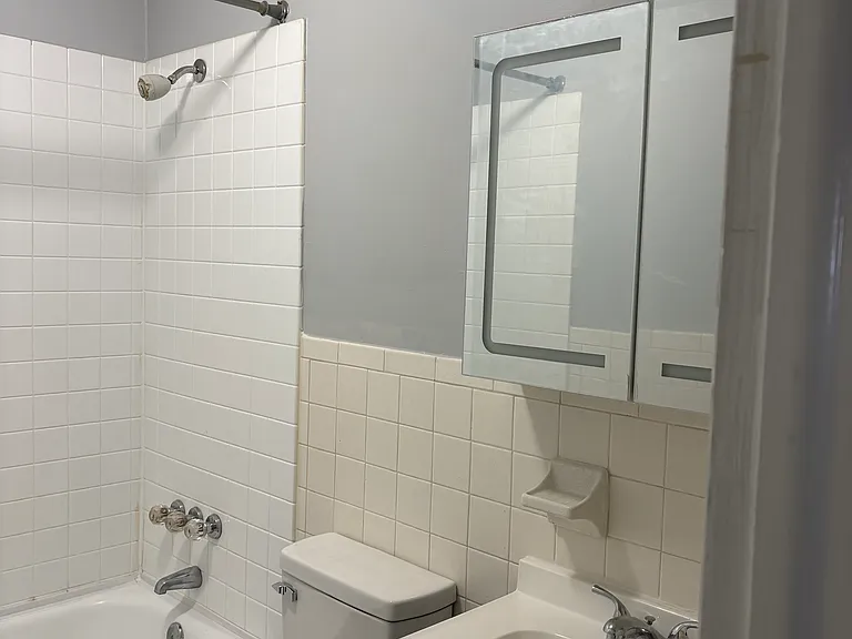 1027 Highland St #4 — Photo 8