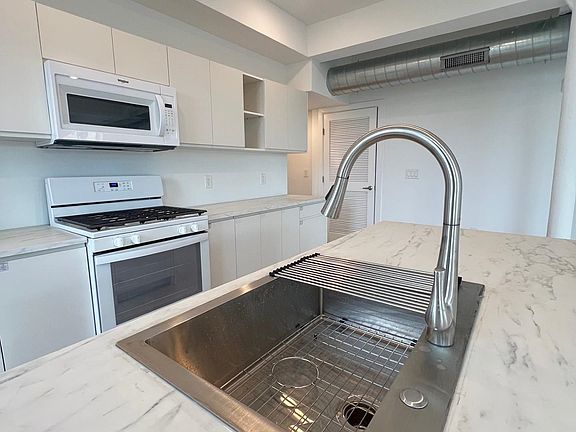 5th image of 141 Christopher Columbus Dr #3