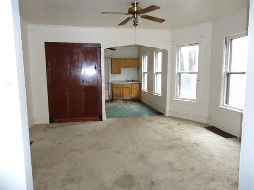 3rd image of 13737 Illinois St