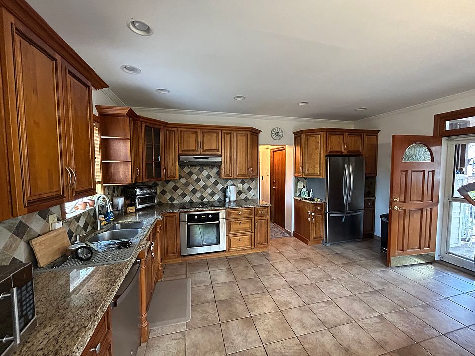 1st image of 215 Bay Tenth St #1