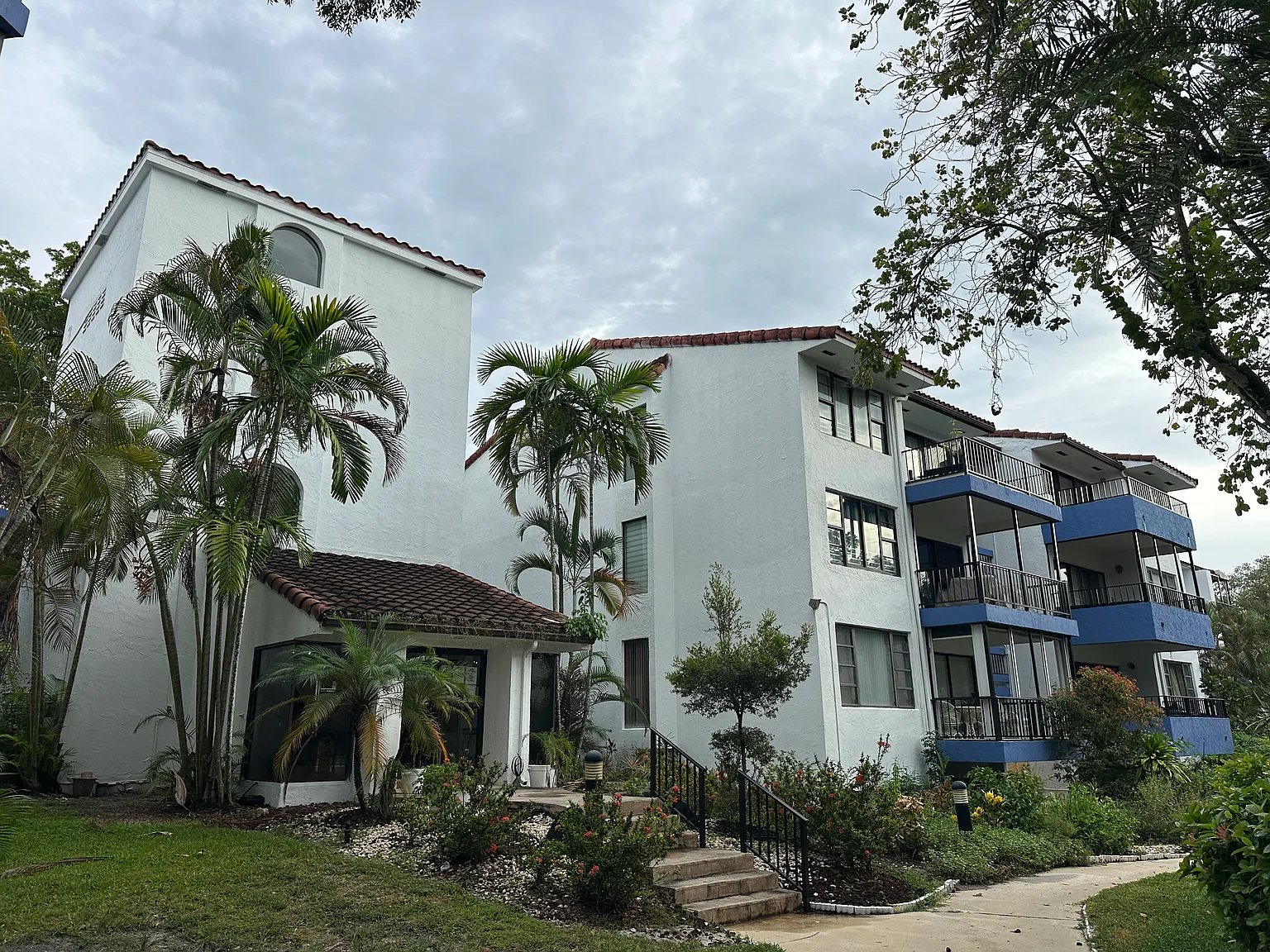 2 bed, 1093 sqft, $2,300 — Photo 1