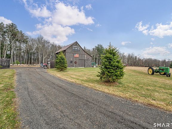 4th image of 566 Maple Street