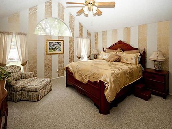 4th image of 7024 Fox Dr