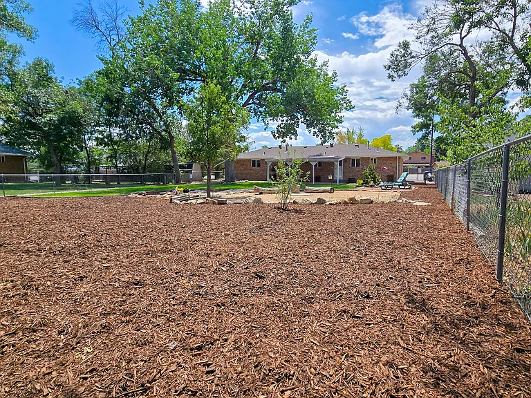 2120 N Wilson Ave — Photo 29