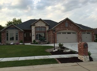 1510 Autumn St, Godfrey, IL 62035