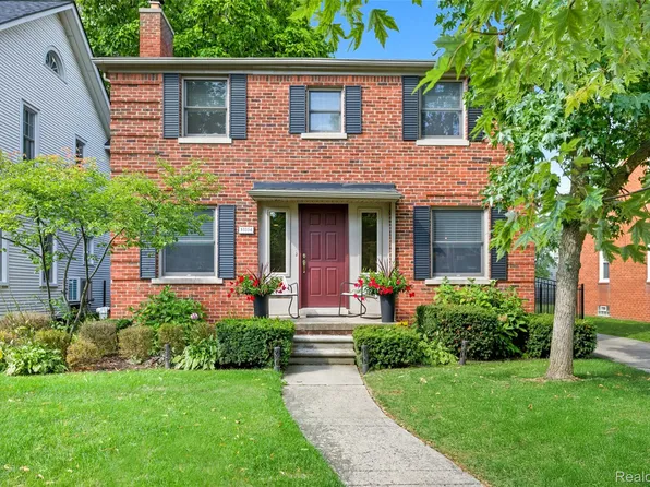 10554 Nadine Ave, Huntington Woods, MI 48070