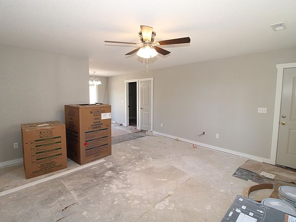 3rd image of 211 W Olive Ave