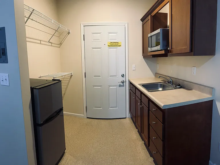 303 N Oak St #2 — Photo 3