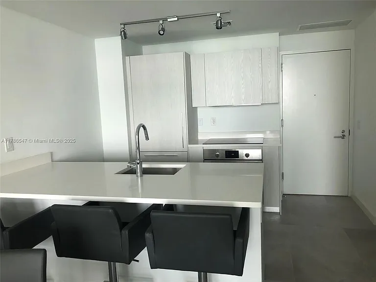 501 NE 31st St #2905 — Photo 5