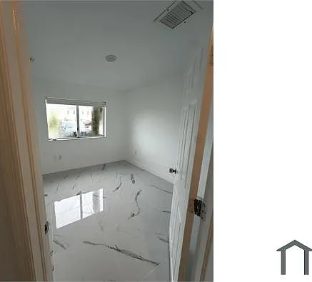 689 NW 6th St — Photo 3