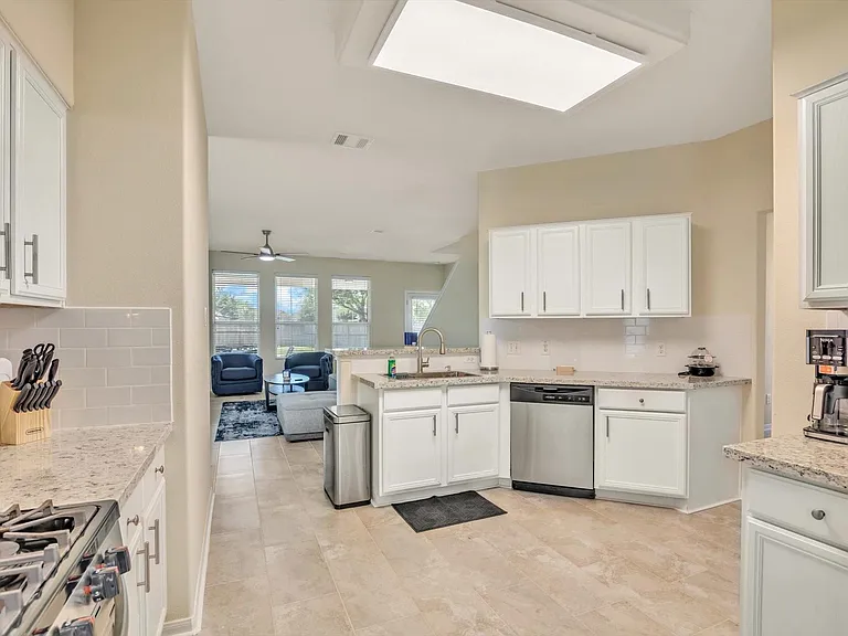 1722 Sun Point Ct — Photo 11