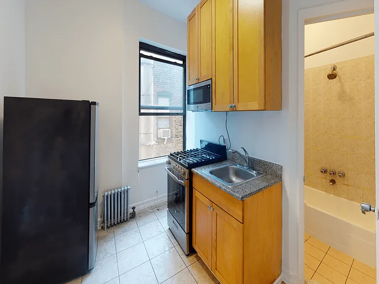 236 E 13th St #26 — Photo 1