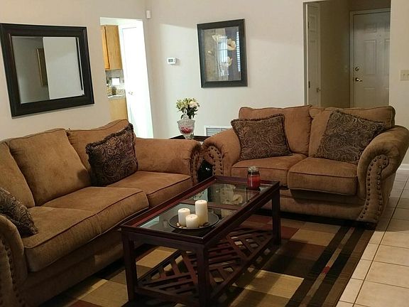 Family room - entrance hall