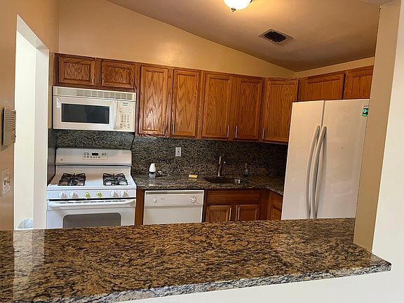 4th image of 8221 Country Pointe Cir #2FL