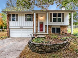654 Running Creek Dr, Ballwin, MO