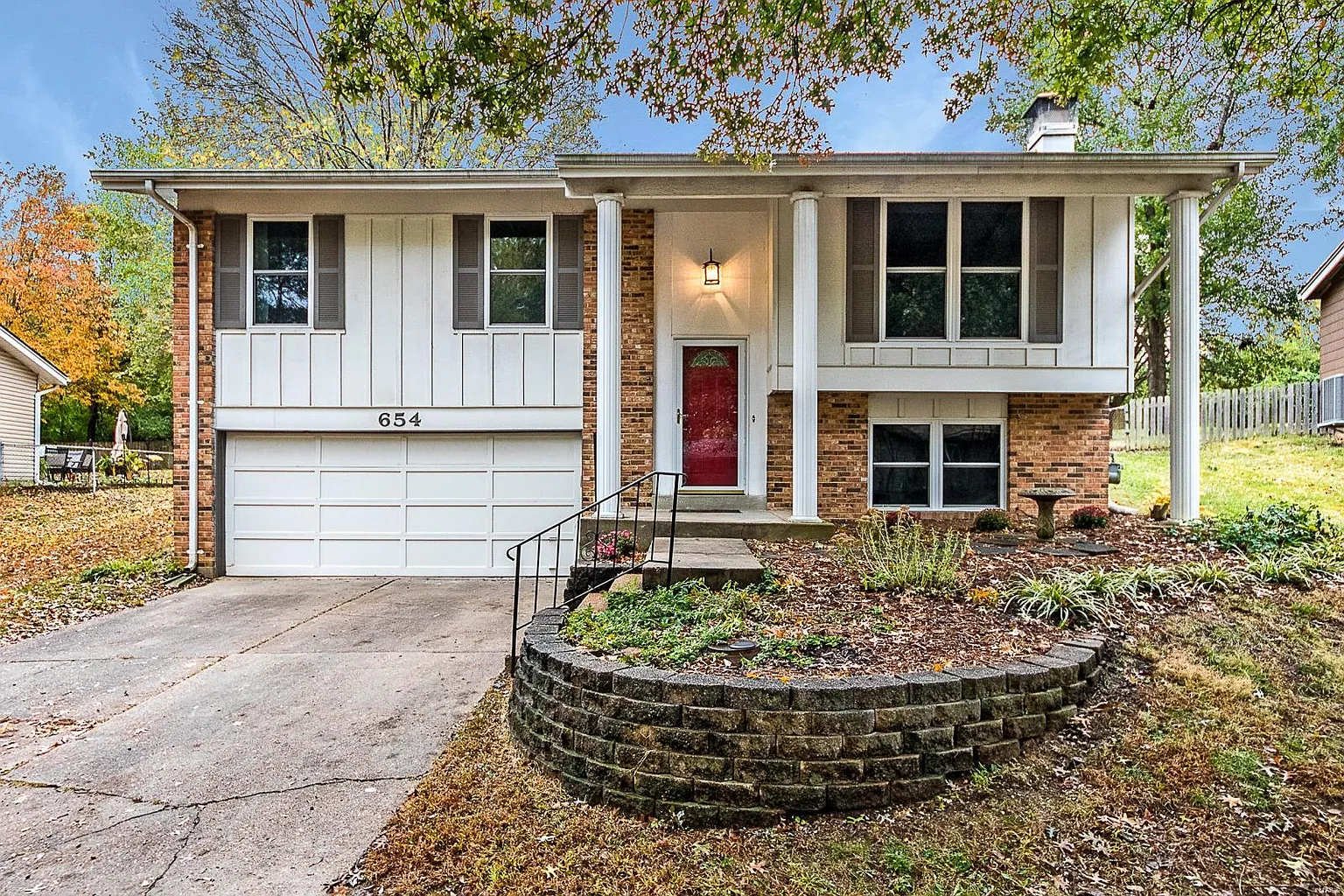 654 Running Creek Dr photo 1