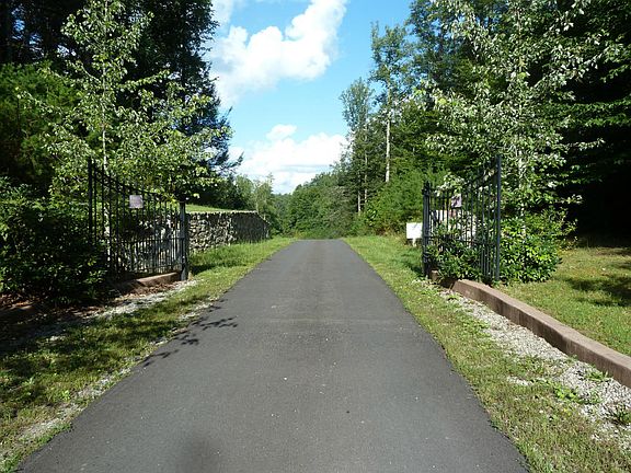 4th image of Ledgeview Dr